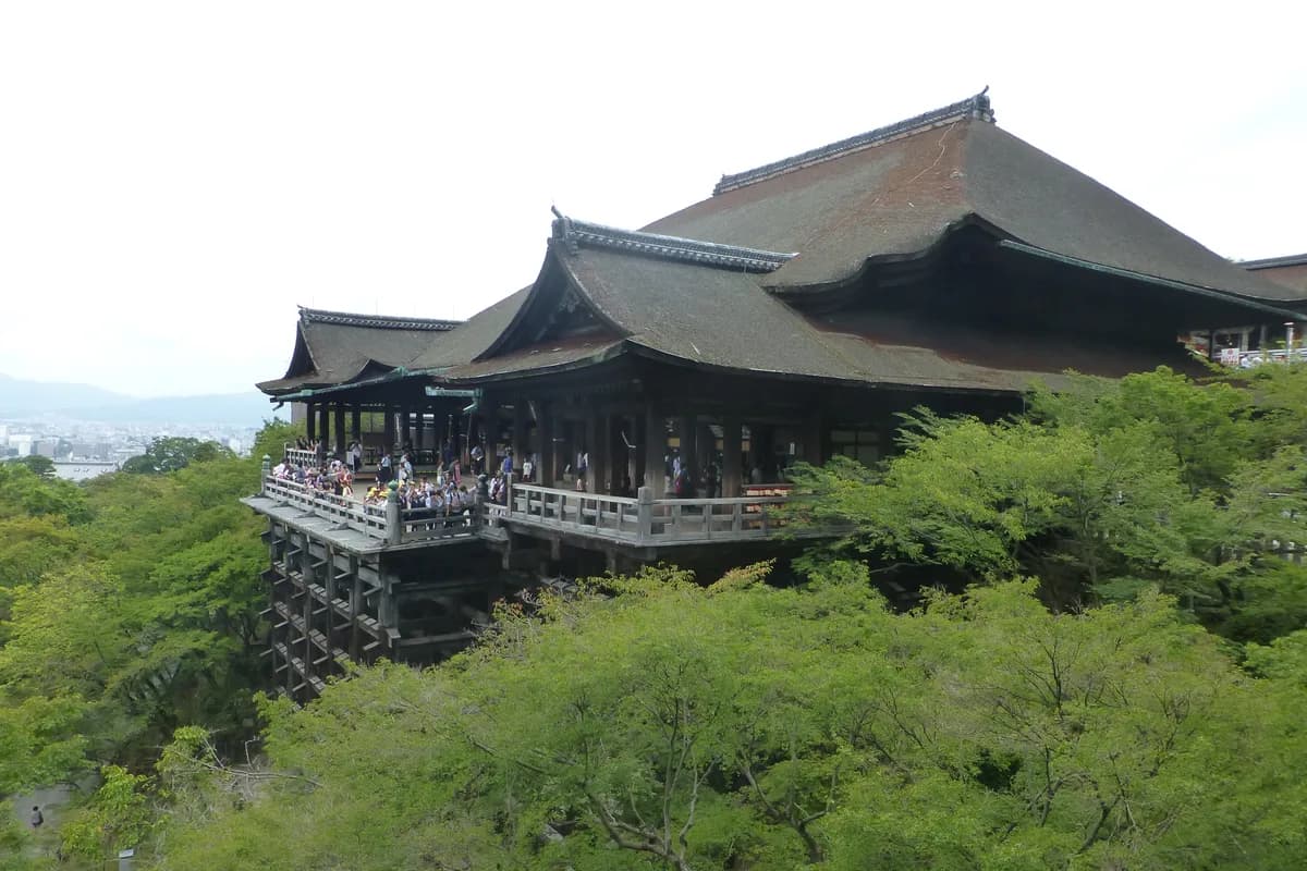 Main hall of Kiyomizu-dera, Kyoto. Photograph by Grueslayer @Wikipedia.