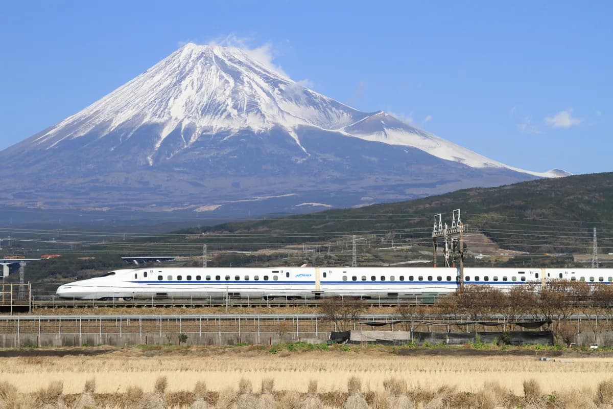 N700 Shinkansen with Mount Fuji, Japan. Photograph by tansaisuketti.